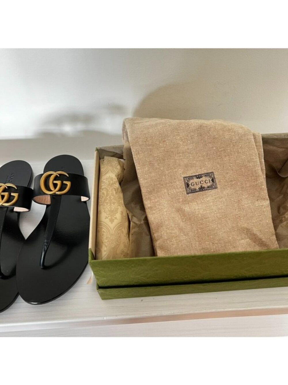 Gucci Women's Sz 8.5 Authentic GG Marmont Black Leather Thong Sandals Luxury - Picture 9 of 11